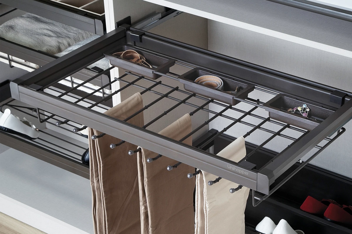Вешалка для брюк Unihopper MOKA с лотками для мелочей