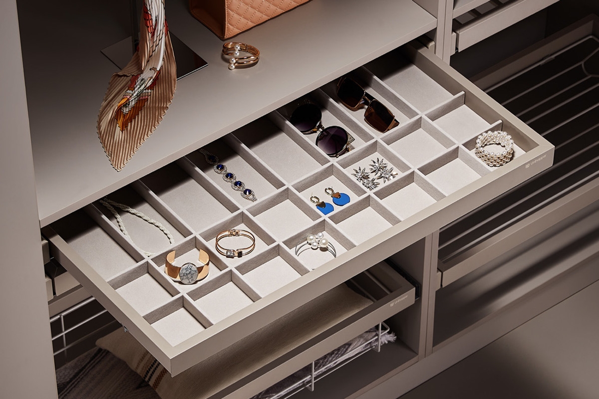 Выдвижная полка для аксессуаров с фетровой вставкой Unihopper COKA