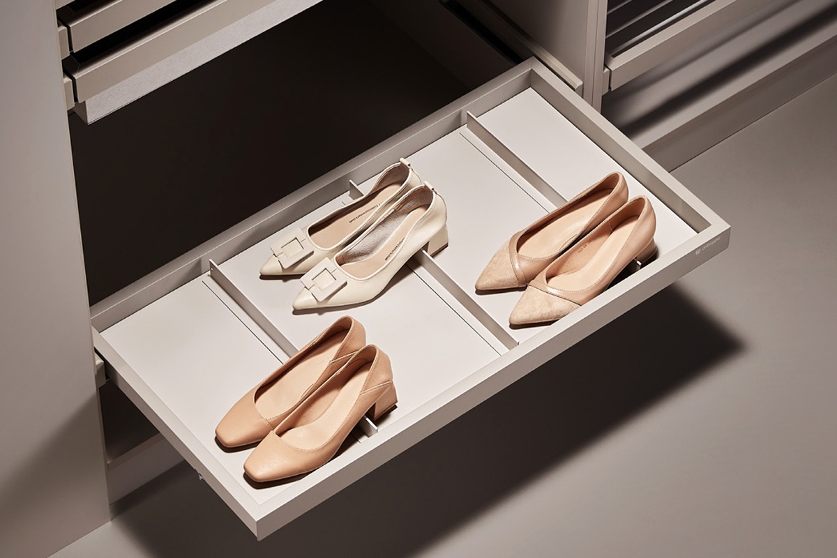 Выдвижная полка для обуви низкая в шкаф Unihopper COKA